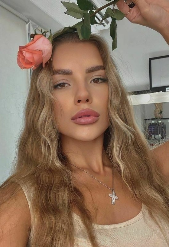 Alya • 31 • France