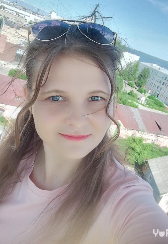 Olga • 36 • Russie