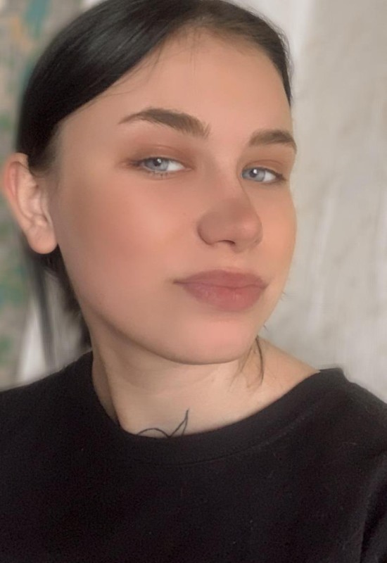 Macha • 22 • Ukraine