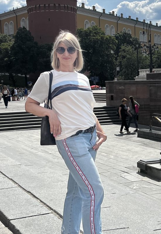 Olya • 55 • Russie