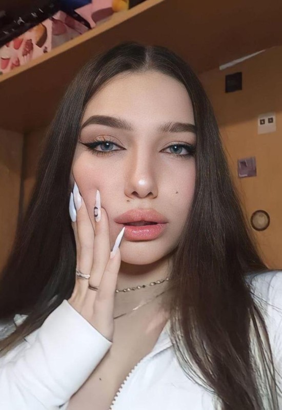 Daria • 27 • Ukraine