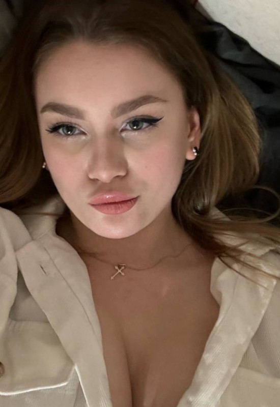 Elina • 23 • Ukraine 🇺🇦