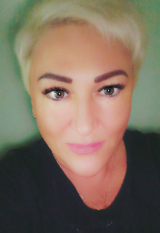 Lenora • 46 • France