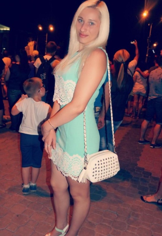 Lola • 37 • Russia