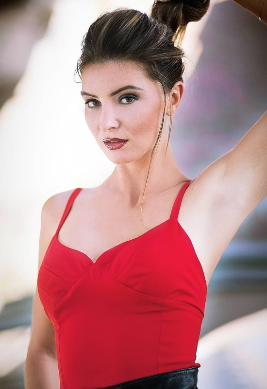 Lina • 36 • Ukraine 🇺🇦