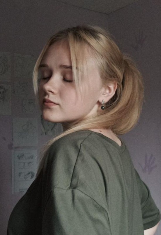 Maria • 22 • Russia