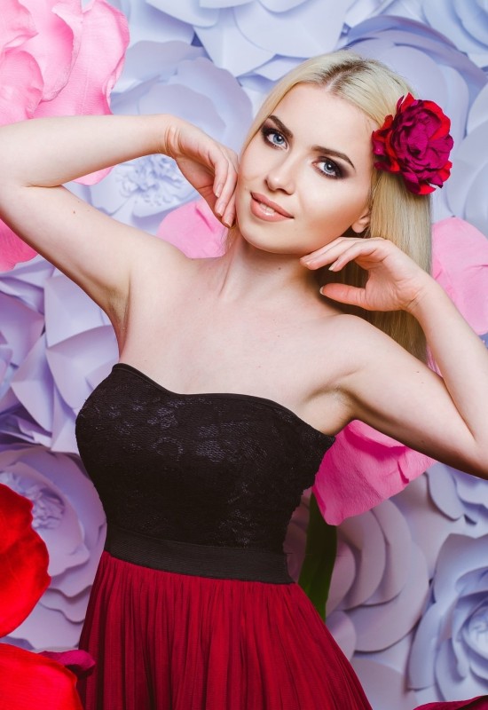 Anna • 36 • Ukraine