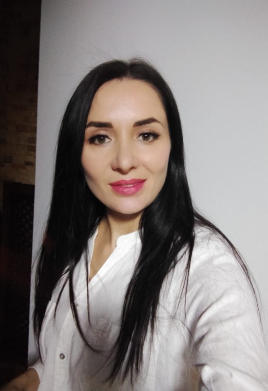 Kristina • 35 • Ukraine
