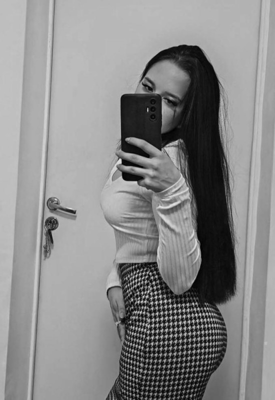 Nika • 21 • Russia