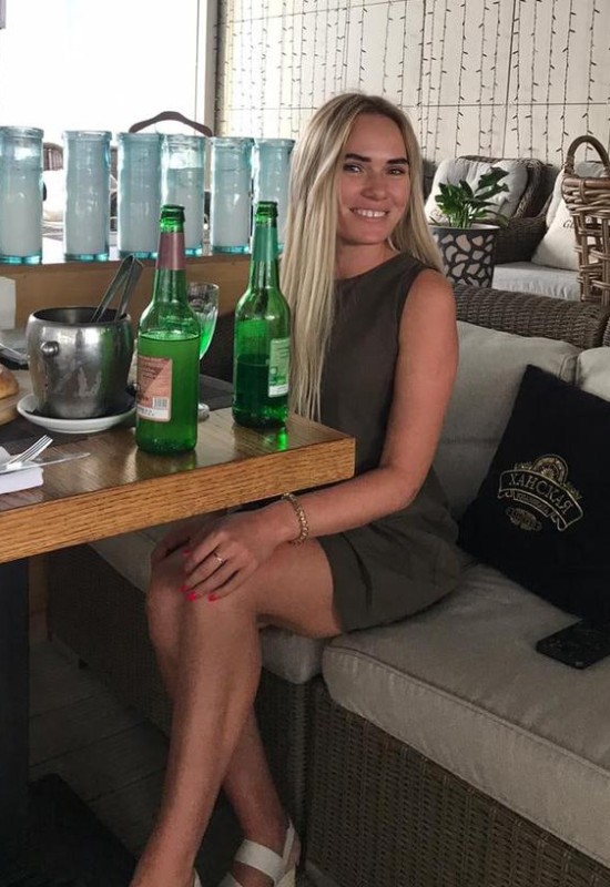 Olga • 40 • Russia