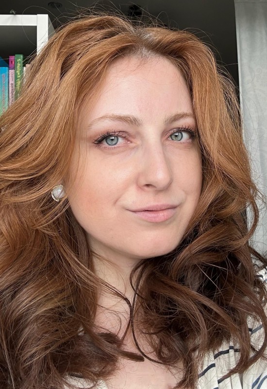 Elena • 33 • Russia