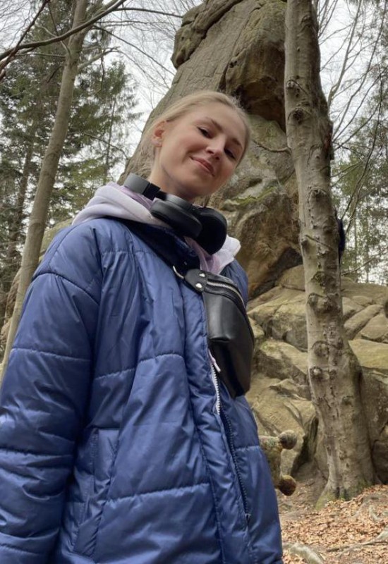 Olena • 24 • Україна