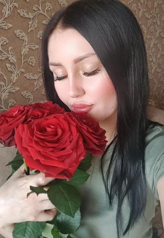 Olessya • 38 • Russia