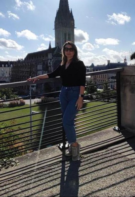 Olga • 46 • Франція