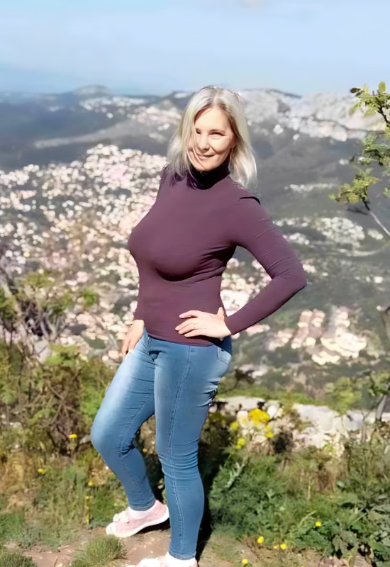 Olha • 47 • France