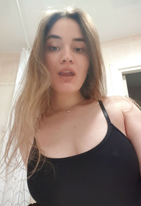 Daniela • 26 • Russia