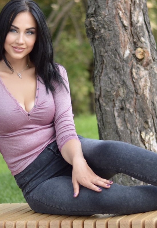 Natasha • 34 • Ukraine