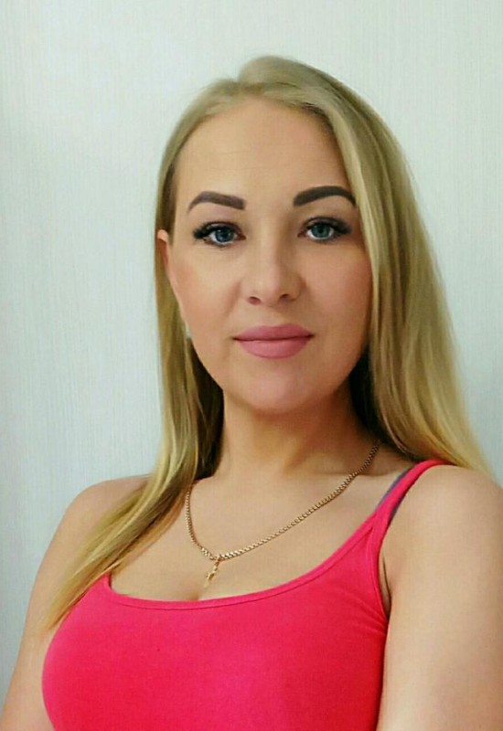 Polina • 38 • Russia