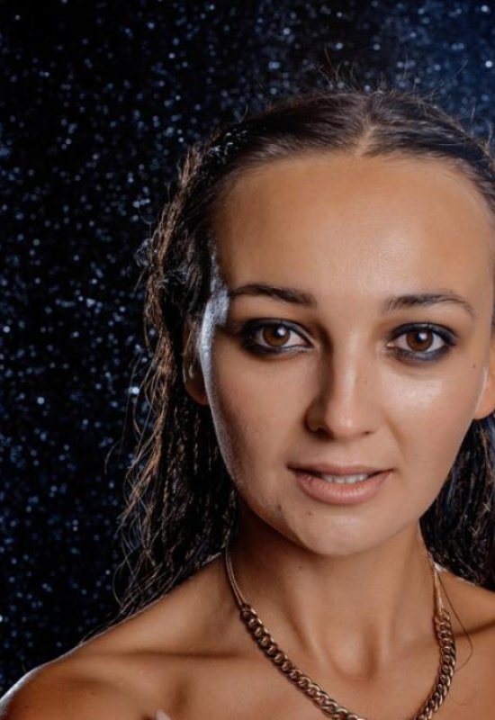 Elena • 38 • Russie