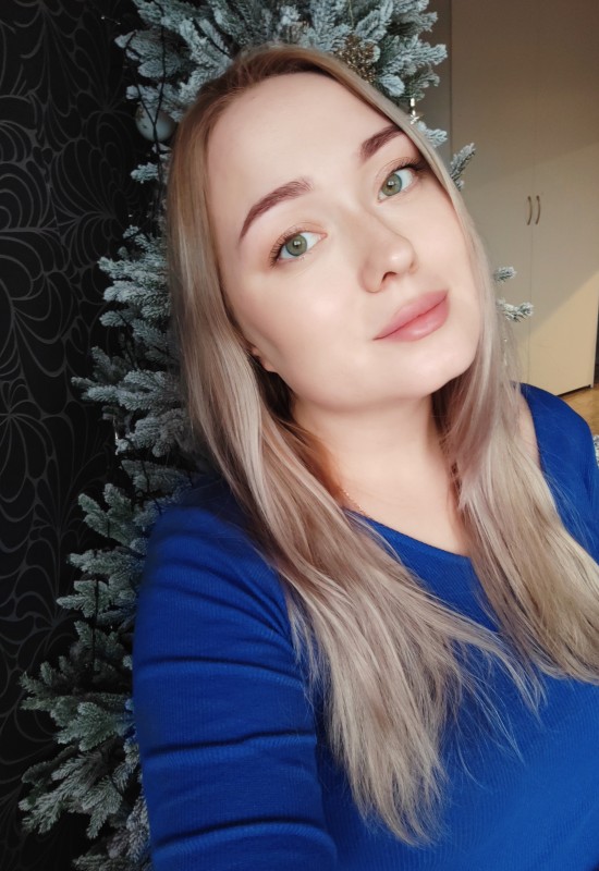 Ksenia • 28 • Russia