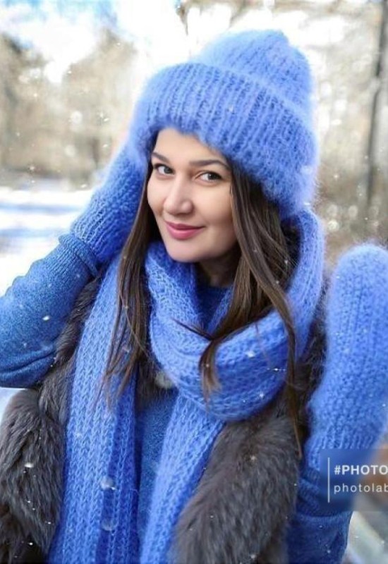 Elena • 47 • France