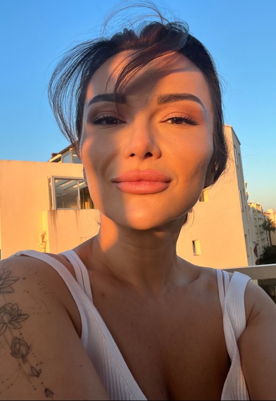 Tanya • 40 • France