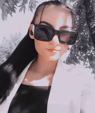 Amilia, 24