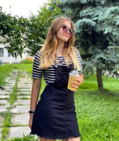 Vika, 22