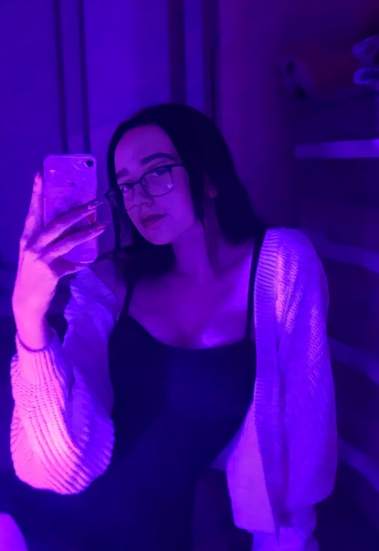 Victoria • 20 • Russia