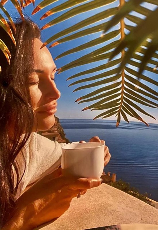 Olga • 40 • Switzerland