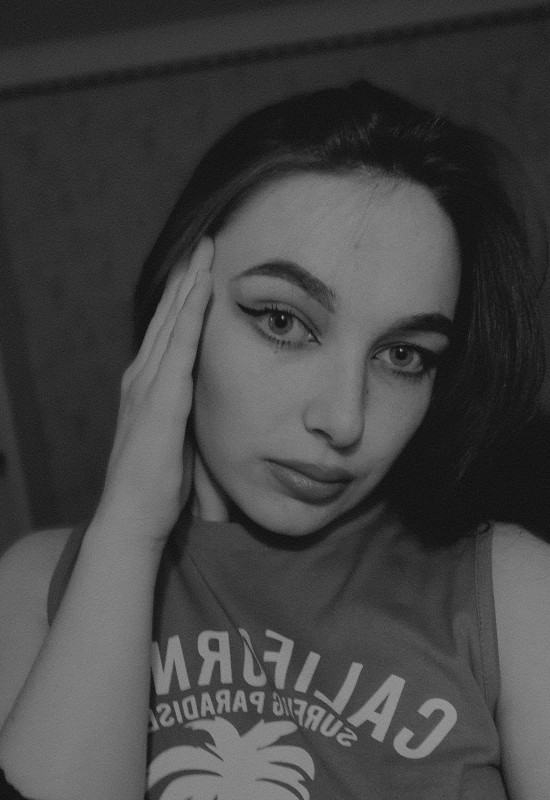 Yelyzaveta • 25 • Ukraine