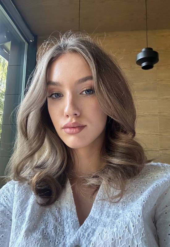 Alina • 24 • Ukraine