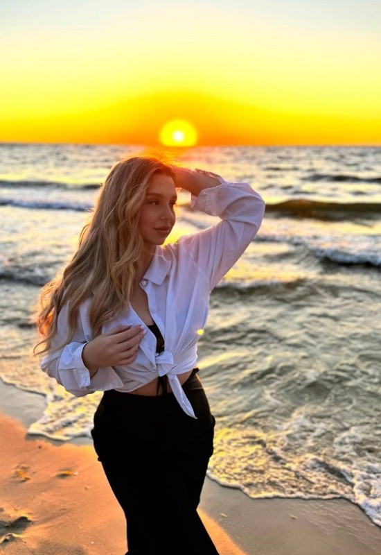 Olesia • 30 • Украина