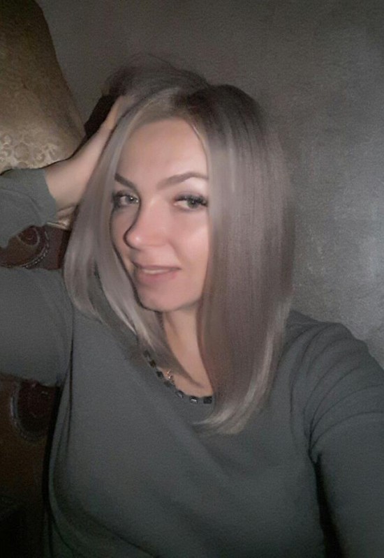 Yana • 37 • Ukraine