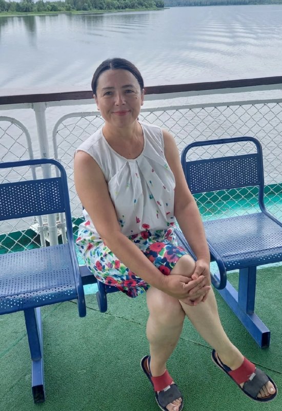 Elena • 55 • Russie