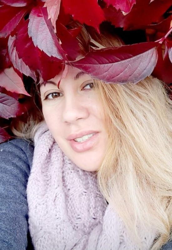 Julia • 39 • Russie