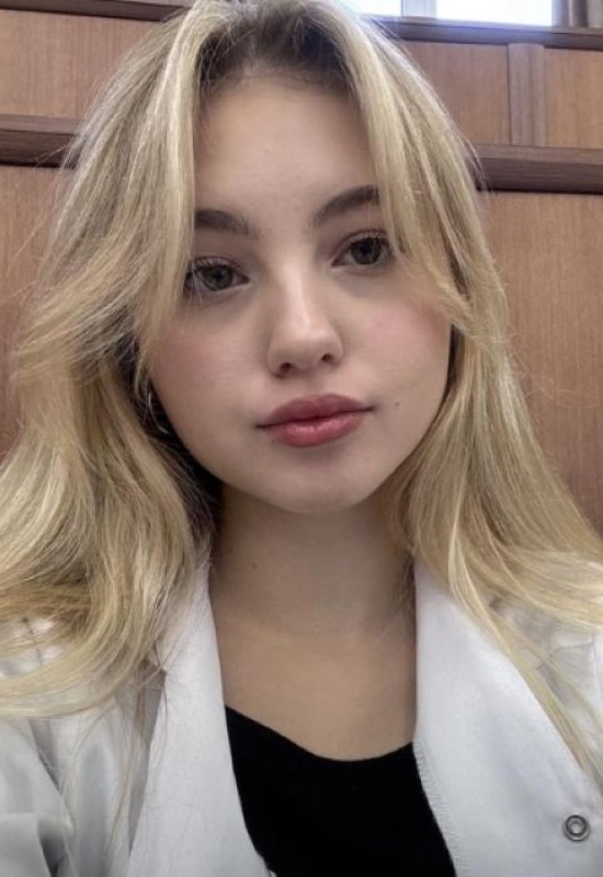 Lera • 24 • Russie