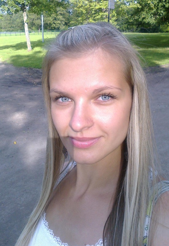 Elena • 37 • Ukraine 🇺🇦