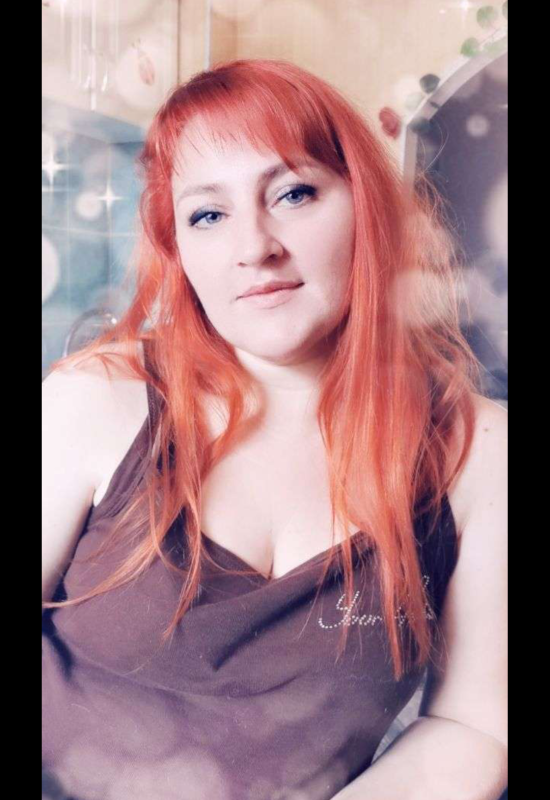 Daria • 42 • China