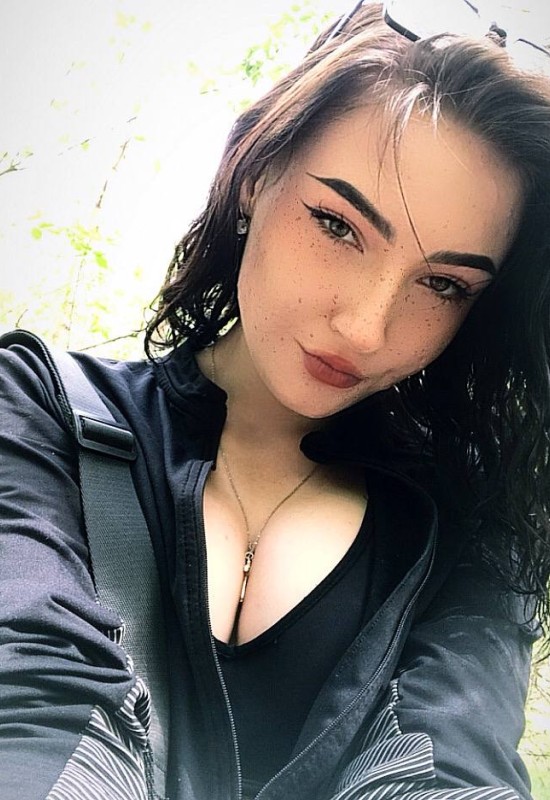 Olesya • 26 • Ukraine 🇺🇦