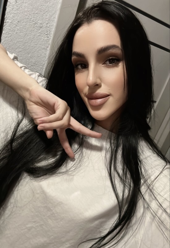 Elmira • 22 • Ukraine 🇺🇦