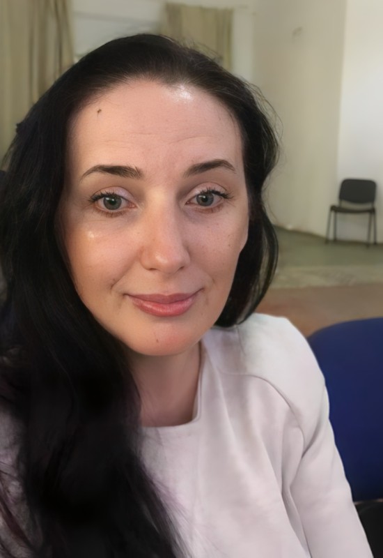 Elena • 45 • Russie