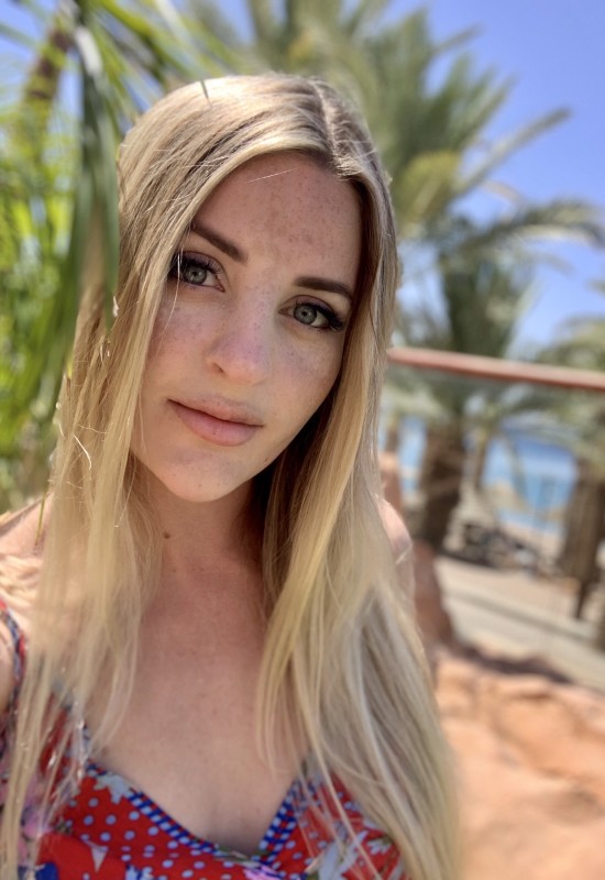 Polina • 36 • Russia