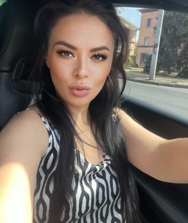Ilona, 33