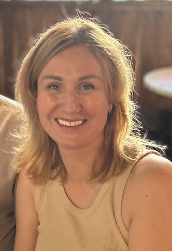 Olga • 44 • Russia