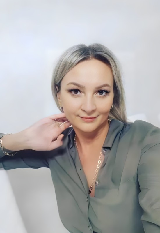 Irina • 42 • Russie