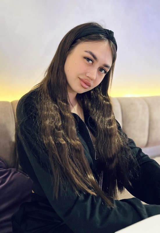 Alena • 25 • Ukraine