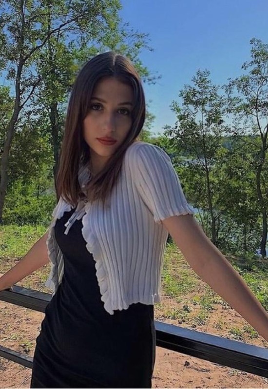 Lena • 39 • Россия