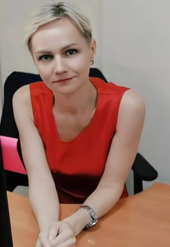 Olessia • 42 • Russia