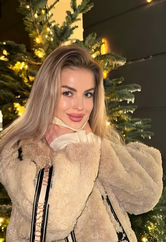 Olha • 24 • Ukraine 🇺🇦